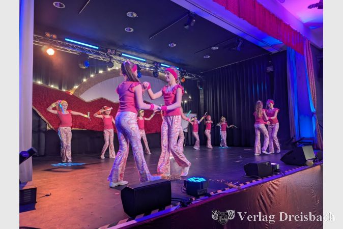 Auftritt der "Little Stars" beim Kinderfasching am Dienstagnachmittag.