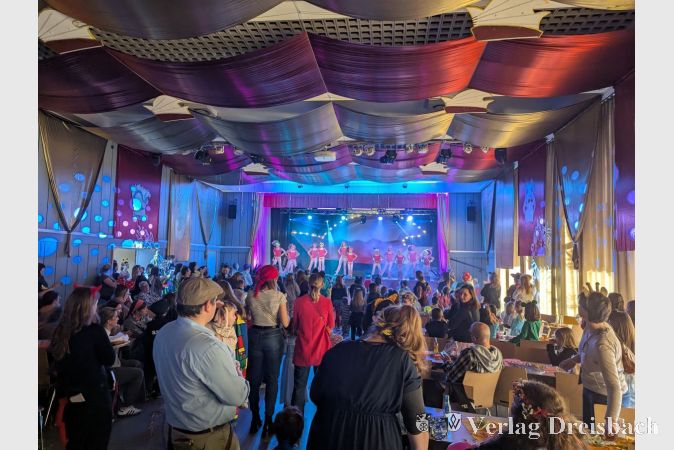 Volle Hütte im Haus der Vereine: Der diesjährige Kinderfasching war gut besucht, und Kinder und Erwachsene amüsierten sich gleichermaßen prächtig.