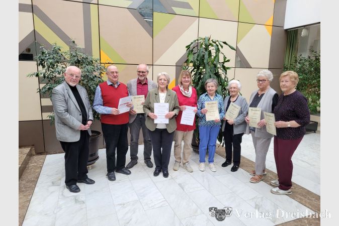 V.l.n.r. Hans-Dieter Höhn, Günter Illner, Heiner May, Rosemarie Müller, Engellie Stern-Krecker, Franziska Schreiner, Elfriede Macioszek, Renate Schmidt, Irmgard Erbes.