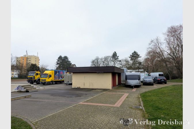 Die "Wagenburg" auf dem Festplatz im Freizeitpark.