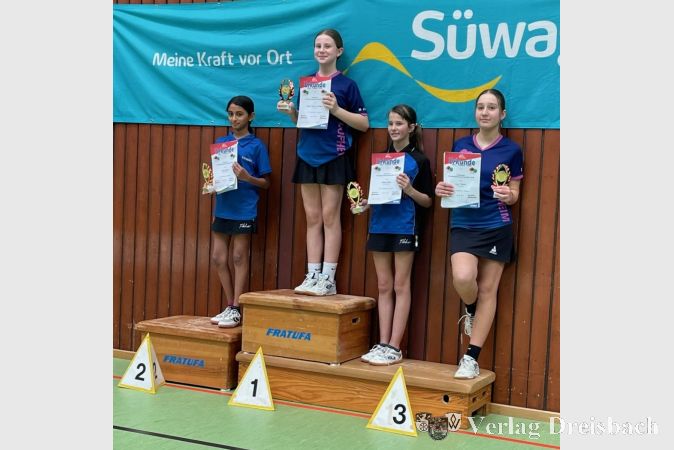 In der Altersklasse I Mädchen belegte Arwen Ghosal (l.) den 2. Platz, Melina Müller Rang drei.