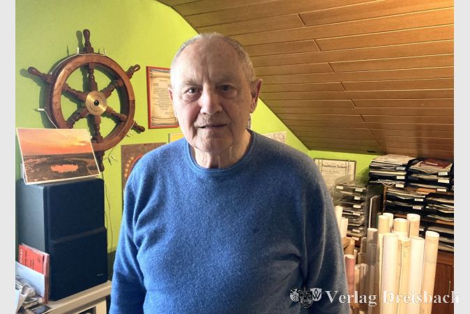 Bernd Caspari heute. In seinem Büro ist er sehr beschäftigt. Einige seiner Themen sind die Ortsgeschichte, die Ahnenforschung und die Städtepartnerschaft von Hattersheim mit Santa Catarina auf den kapverdischen Inseln.