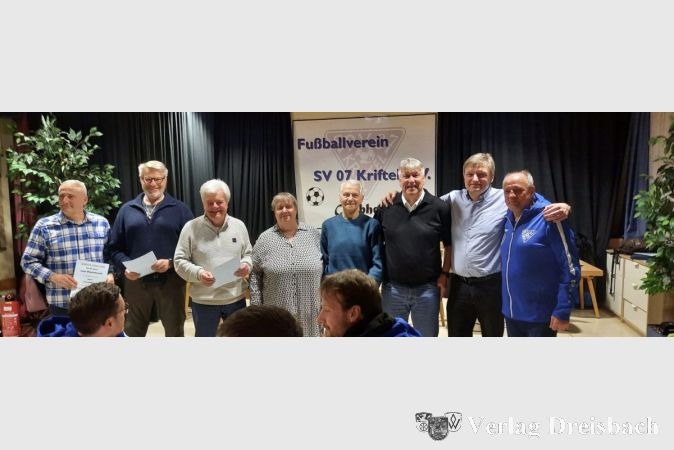 Gruppenfoto der Jubilare bei der Mitgliederversammlung des SV 07 Kriftel.