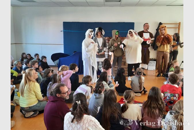 Über 70 Grundschulkinder erlebten beim ökumenischen Kinderbibeltag unter dem Motto "Tiere in der Bibel" spannende Aktionen und wurden zu Beginn von den Tieren auf der Arche Noah begrüßt.
