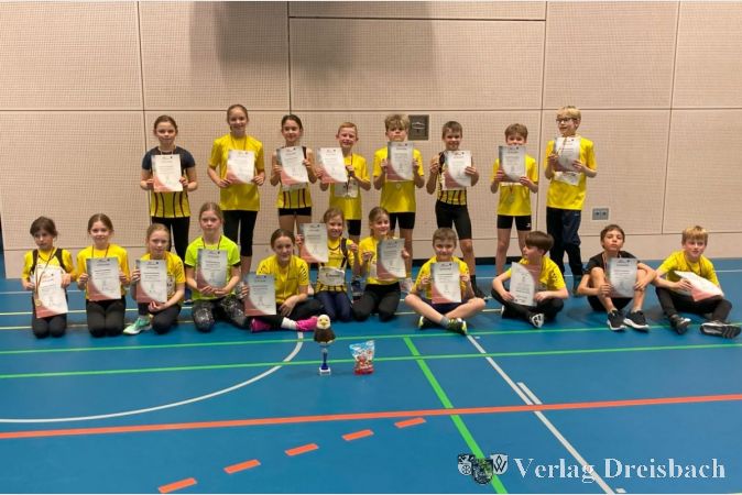Groß war der Jubel bei den Leichtathleten der SG DJK Hattersheim, die den Kila-Teamwettkampf der U12 mit der Mannschaft der "Hattersheimer Kometen" für sich entscheiden konnten.