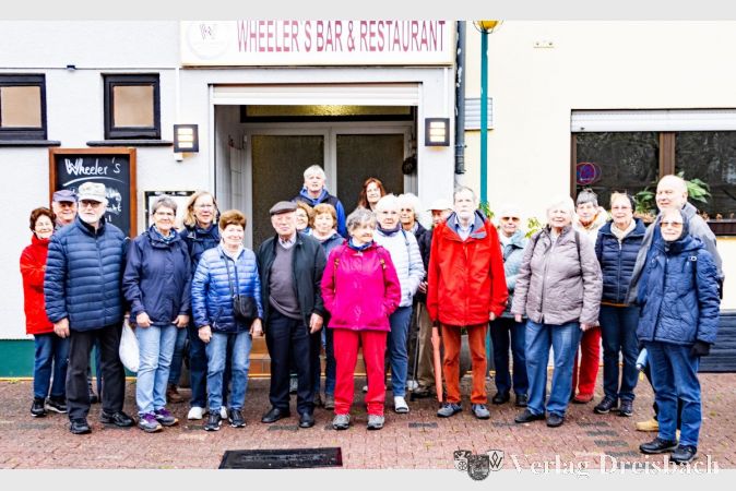 Die Krifteler Wandergruppe in Okriftel.