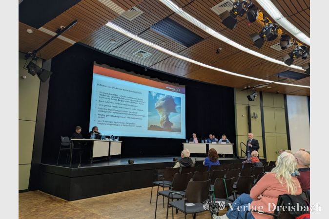Bürgerversammlung in der Stadthalle: Peter Dengel referierte über Starkregenereignisse.