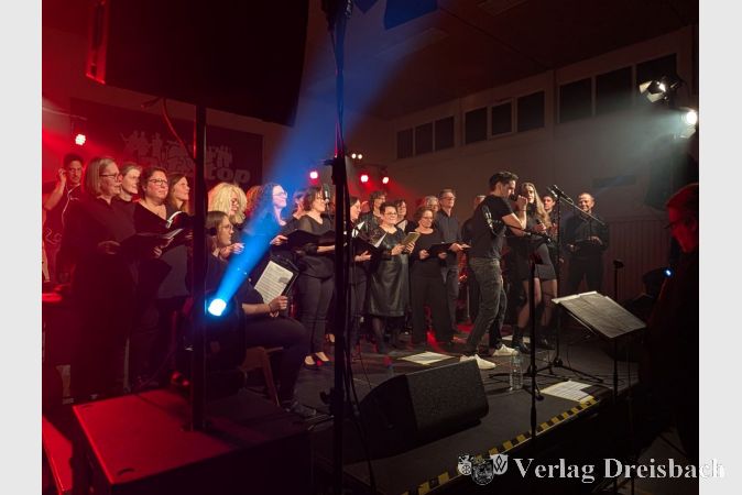 Stimmgewaltig und gefühlvoll: Der Pop-Chor „inTakt“ des Gesangvereins Sängerlust Wicker begeisterte das Publikum gleich zu Beginn.