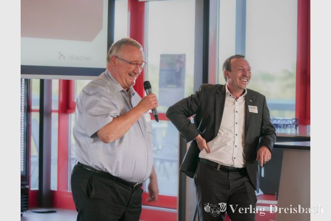 Bürgernmeister Klaus Schindling und Geschäftsführer Sebastian Hilscher bei der Begrüßung der Gäste.