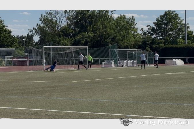 Leo Seelig erzielt mit seinem ersten Tor das 0:3 für Kriftel in Sulzbach.