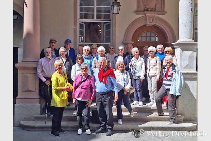 Die AWO-Gruppe vor der Kulisse der Frankfurter Altstadt.