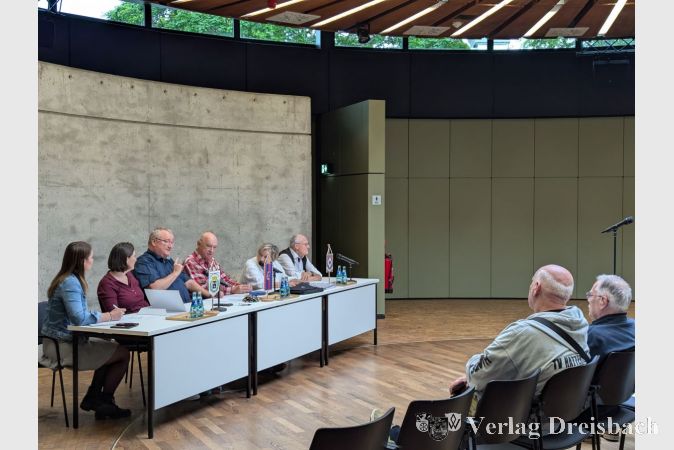 Der Arbeitskreis Städtepartnerschaften hatte am 7. Mai zum Treffen in die Stadthalle geladen. Anwesend waren unter anderem auch zahlreiche Vertreterinnen und Vertreter hiesiger Vereine.