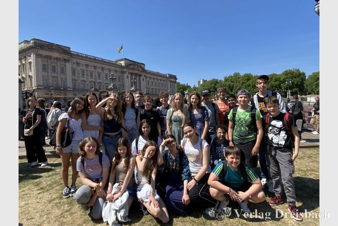 Die G7a vor dem Buckingham Palace.