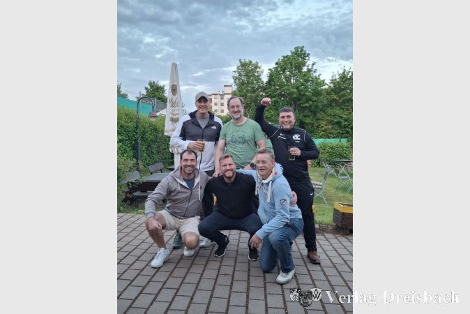 Die Herren 40 II sind die strahlenden Tabellenführer. Stehend v.l.n.r.: Götz Posner, Michael Seibel, Nikolej Kunz; davor: Christian Schwarzer, Bastian Steinbach, Thorsten Pollmeier (es fehlt: Frank Bechstein).