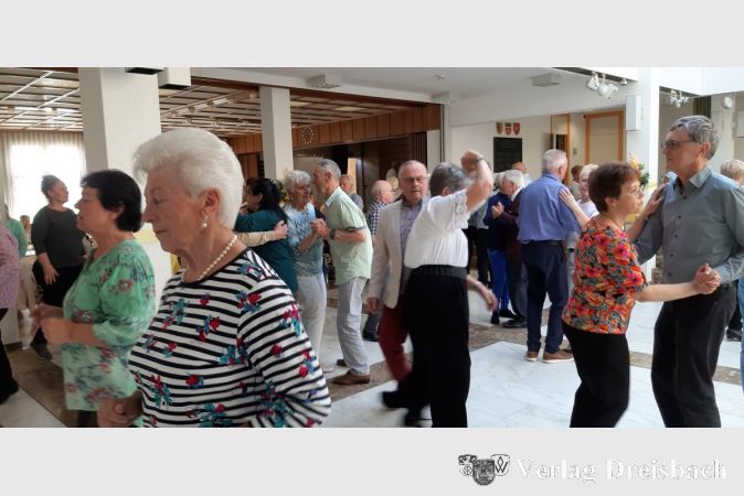 Schwungvoller Abschluss-Tanztee für das erste Halbjahr 2025. Nach der Sommerpause geht es am 7. September weiter.