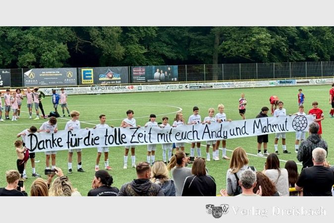 Dank der Mannschaft an das Trainerduo Andreas Rüppel und Mahmut Oerten.