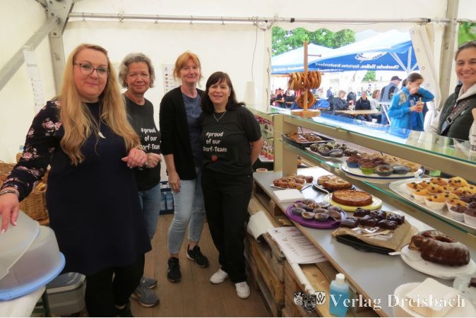 Leckereien: die Kuchentheke im neuen Gewand.