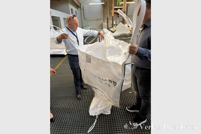 Beim Besuch des lokalen Unternehmens BIG-POL.