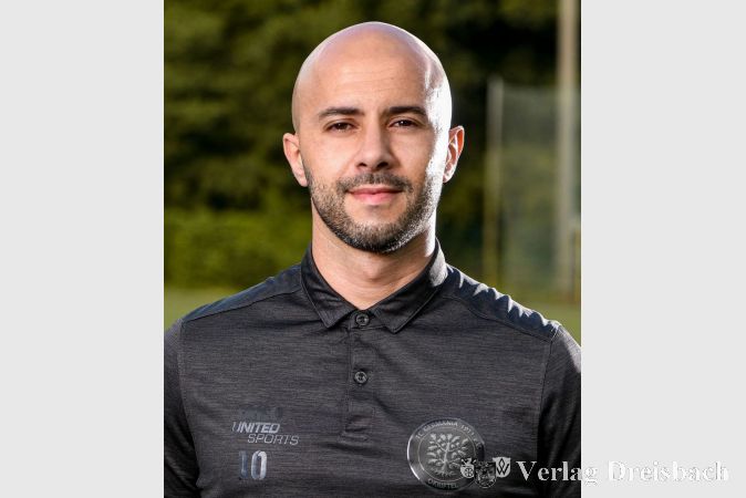 Zakaria Amjahid, spielender Co-Trainer.
