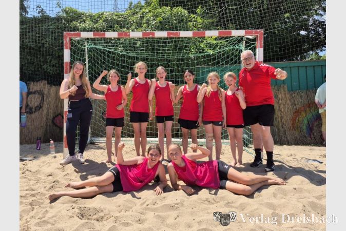 Die weibliche D2-Jugend war beim Beach-Cup in Nied aktiv.