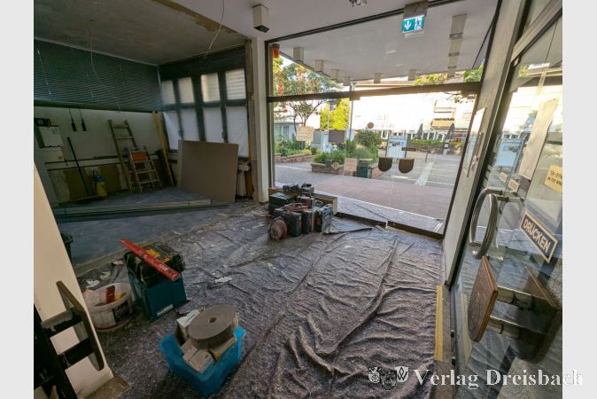 Aktuell eine Baustelle: Der Eingangsbereich des Rat- und Bürgerhauses.