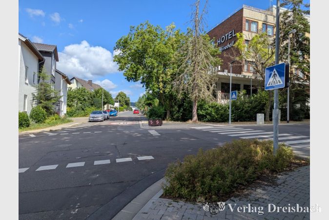Grünbeet im Kreuzungsbereich der Staufenstraße / Richard-Wagner-Straße.