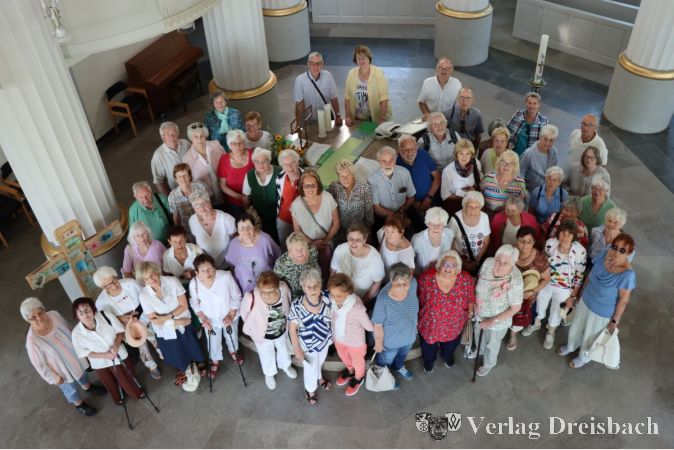 Die AWO-Ausflügler in der Rundkirche Oberneisen.