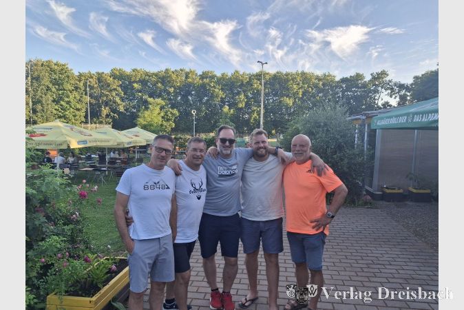 Die strahlenden Sieger sind v.l.n.r.: Tom Fischer, Thorsten Pollmeier, Michael Seibel, Bastian Steinbach, Frank Bechstein.