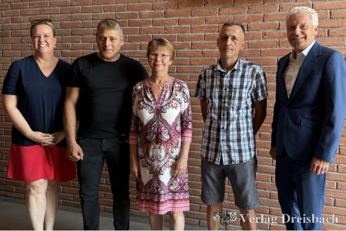 V.l.n.r.: Polizeidirektorin Carina Lerch, Turhan Türkeri, Sylvia Wolenik, Eduard Krebs und Landrat Michael Cyriax.