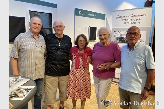Die fünf ehemaligen Mitarbeiter der Rhein-Main-Wellpappe freuten sich über ein Wiedersehen. Von links nach rechts: Peter Nauheimer, Joachim Menzel, Anna-Maria Komac, Ingeborg Baumann und Matthias Scherer.