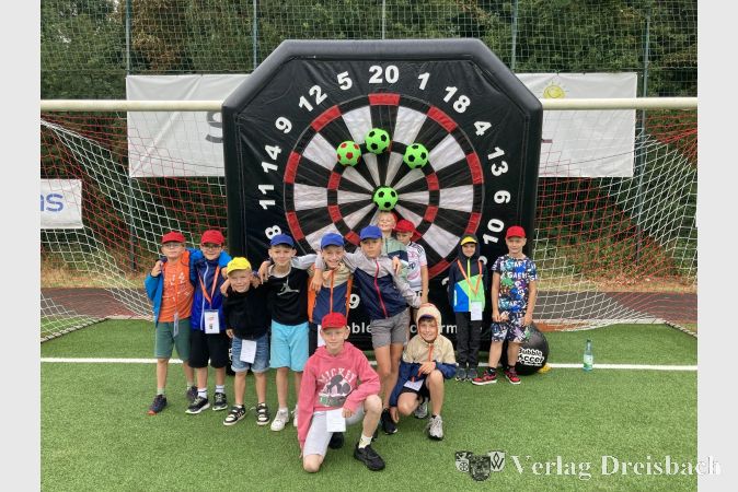 Die Kinder hatten viel Spaß beim Soccer Dart auf dem Gelände des FC Germania Okriftel.