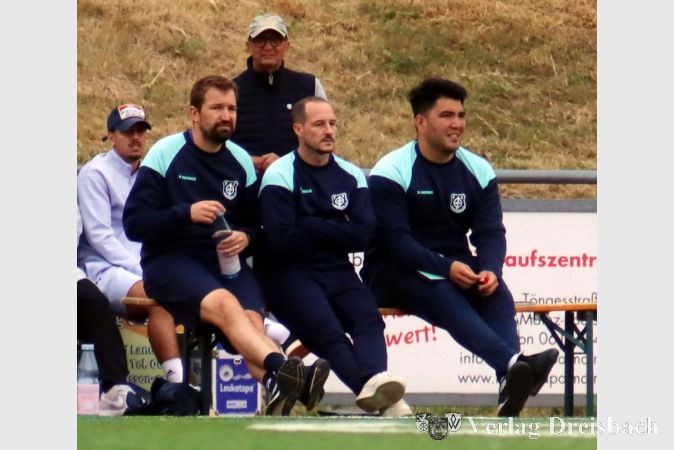 FCE-Trainer Carsten Weber und seine Kotrainer Orzumanbek Nurmukhamedov und Felix Rottenau (v. l.) gehen Anfang August mit einem nicht allzu stark veränderten Kader in die neue Saison.