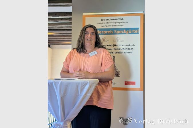 Bronze mit Garn: Manuela Sittig überzeugte die Jury mit ihrem nachhaltigen Handarbeitskonzept „Wollensittich“ und holte Platz 3 nach Kriftel.