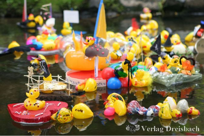 Dutzende liebevoll gestaltete Enten werden auch in diesem Jahr wieder am Entenrennen teilnehmen.