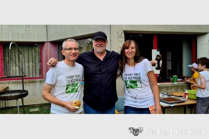 Paddy Schmidt (Mitte) mit Nikolai und Sarah Hess.