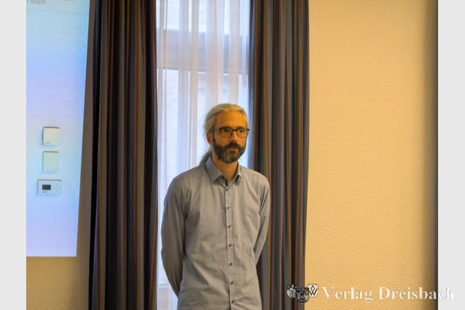 Stefan Wernersbach vom städtischen Referat für Bauen, Planen und Klima ging auf fachliche Feinheiten und die wichtigsten Eckdaten des Bebauungsplans ein.