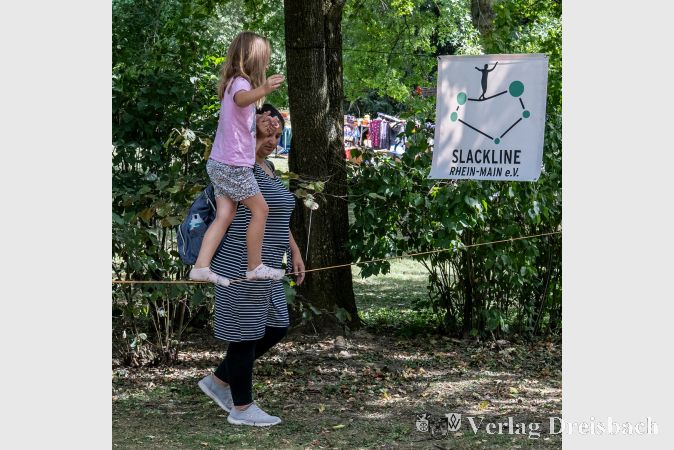 Geschicklichkeit und eine gute Balance waren auf der Slackline gefragt.