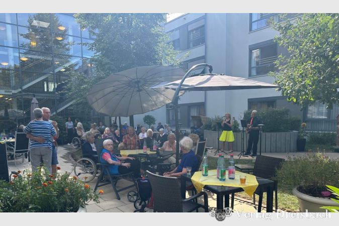 Super Wetter, tolle Hits und gute Stimmung, das waren die besten Zutaten für ein gelungenen Gartenfest im Kursana Domizil am Freizeitpark.