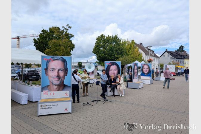 Die Ansammlung der "MitMenschen" lädt ein zu Gesprächen, Begegnungen und der Auseinandersetzung mit dem Wirken der gezeigten Personen.