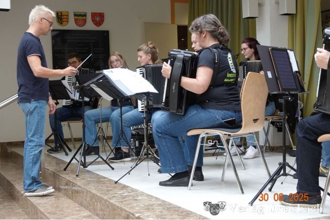 Das Akkordeonorchester "Incantare" unter der Leitung von Sebastian Wagner.