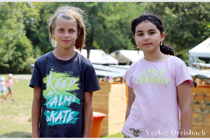 Valentin Müller und Meliya Aktary wurde zu Beginn der Ferienspiele per Klatschbarometer zu den Bürgermeister von Hüttenbach gewählt und werden bei Streitfragen zwischen Kindern hinzugezogen.