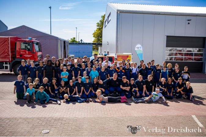 Etwa 100 Nachwuchskräfte aus den Jugendfeuerwehren und Jugendrotkreuz-Gruppen des westlichen Main-Taunus-Kreises übten gemeinsam in Sindlingen.