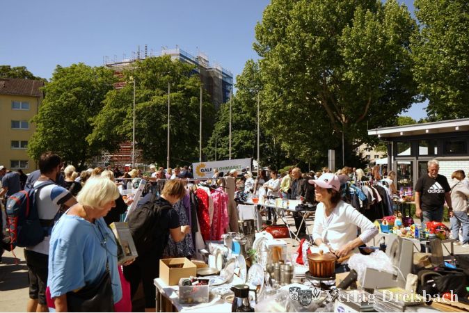 Der GALF-Flohmarkt findet auch diesmal auf dem Platz vor der Stadthalle statt.