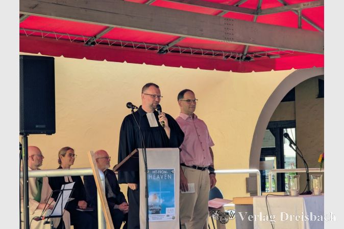 Pfarrer Johannes Kraus von der Evangelischen Kirchengemeinde Hattersheim begrüßte die Gläubigen zu Beginn des Gottesdienstes.