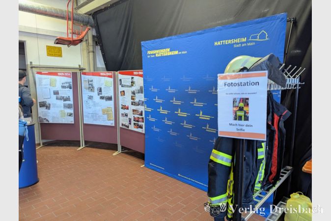 Die Fotowand lud samt vollständiger Feuerwehr-Uniform ein zum Knipsen von Fotos und Selfies.
