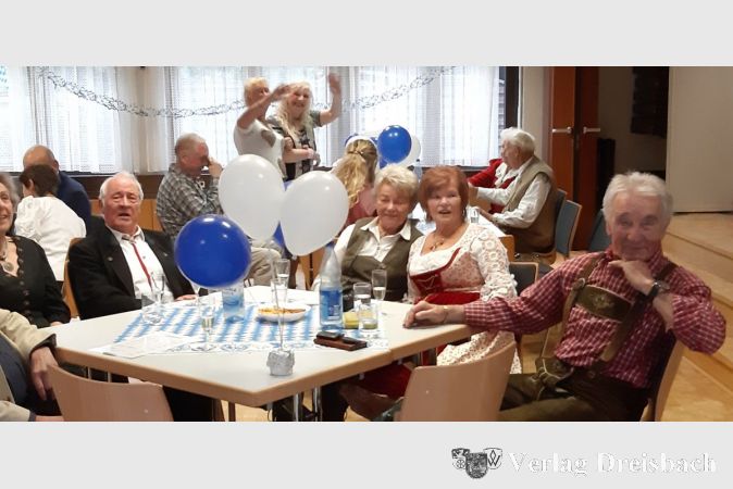 Der nächste Tanztee in Kriftel steht wieder ganz im Zeichen von Dirndl und Lederhosen.