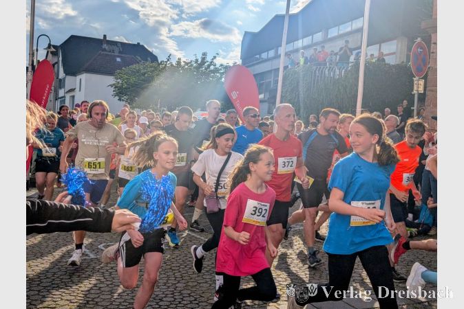 Mehr als 300 Starterinnen und Starter sorgten beim 14. Flörsheimer Lebenslauf für eine neue Bestmarke.