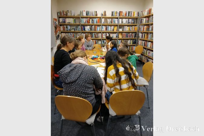 Die jungen "Leseratten" vertieften sich nicht nur in die Bücher, sondern hatten einander auch viel zu erzählen.