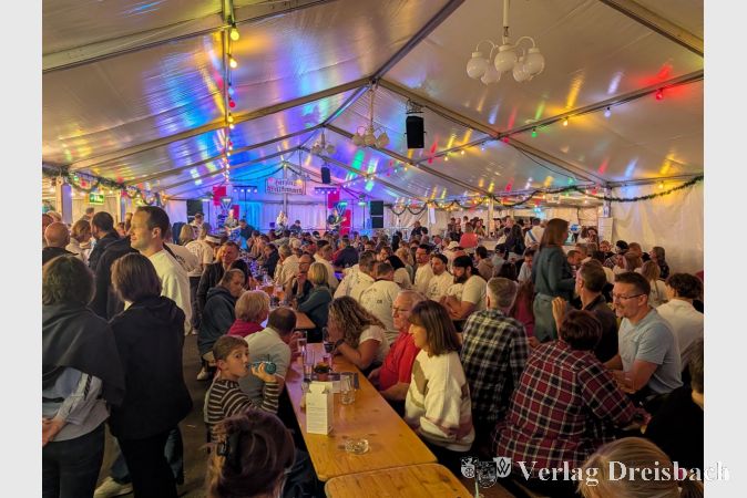 Festzelt: An allen Tagen war das Zelt bestens gefüllt und die Resonanz bestätigte den hohen Stellenwert der Kerb in Wicker.
