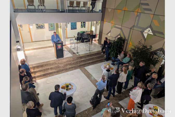 Bürgermeister Christian Seitz begrüßte die zahlreich erschienenen Gäste zur Ausstellungseröffnung am Mittwochabend im Foyer des Rat- und Bürgerhauses.